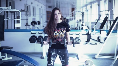 girl-in-the-gym-1391369_1920.jpg