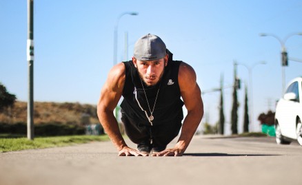 street-workout-2682498_1920.jpg